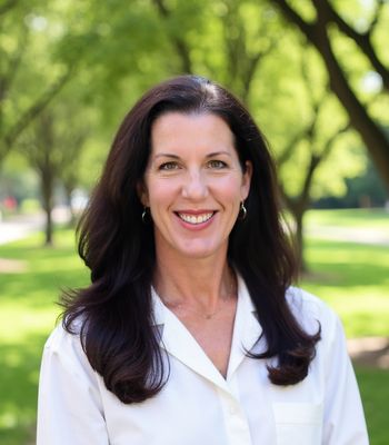 Portrait of Kristen Rummel, REALTOR®.